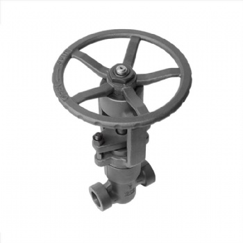High pressure self-sealing globe valve